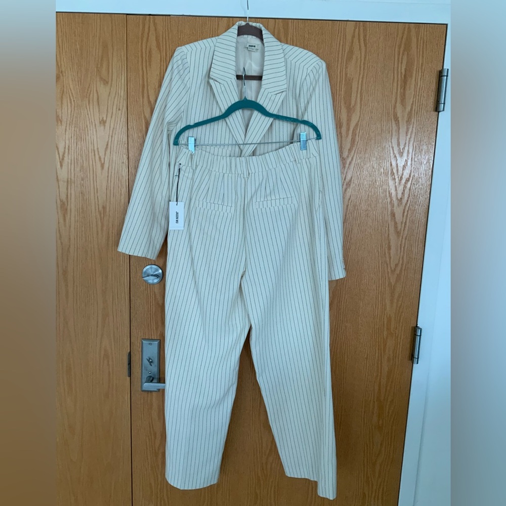 Pant suit - Picture 2 of 4